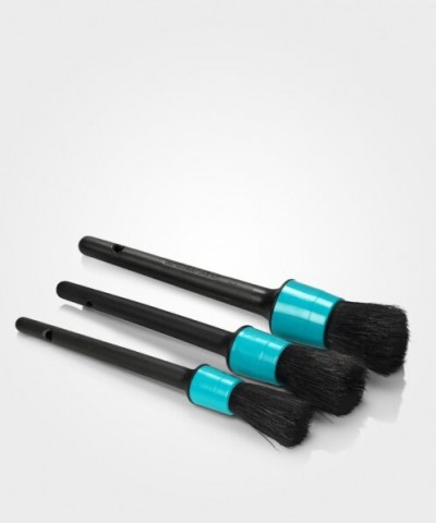 Os Pincéis de Detalhe Auto Finesse são a nova edição da nossa linha de acessórios. Os pincéis apresentam cerdas puras que não causam riscos sendo seguras para usar na pintura. Os pincéis vêm como um conjunto de 3, todos de tamanho diferente. Isso permitir