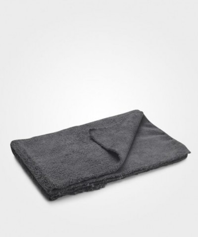 Uma toalha de 60x40cm que lhe dá o melhor dos dois mundos, de um lado com pêlo curto e denso, perfeita para remover polimentos e ceras, e do outro com pêlo grosso para usar sprays de detalhe rápido e polimento final, juntamente com o seu design totalmente