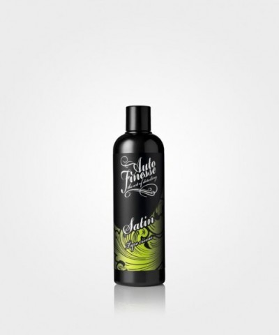 O Auto Finesse® Satin é o primeiro produto para pneus de acabamento progressivo que permite decidir o nível de brilho desejado.