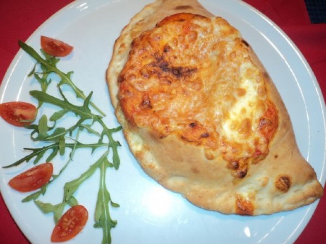 Calzone Bolognesa Pequena
